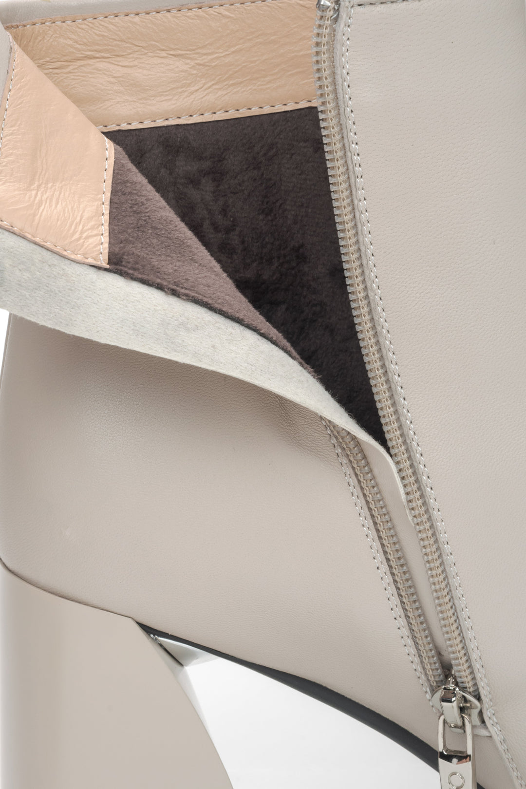 Elegante Leder Stiefeletten in Hellbeige mit Absatz Estro ER00115878