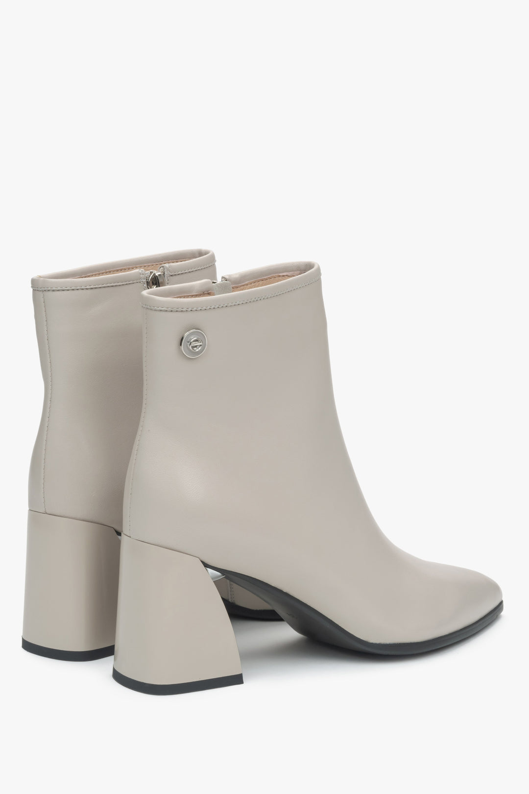 Modische Ankle Boots für Damen aus hellbeigem Echtleder Estro ER00115878