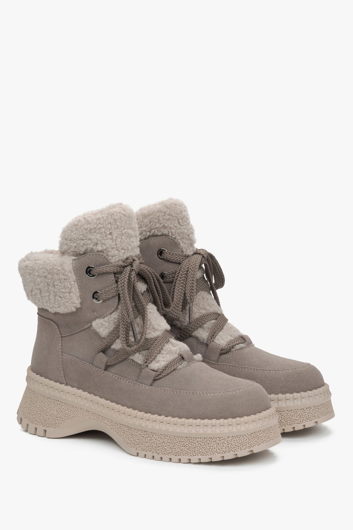 Damen-Winterstiefeletten in Grau mit Isolierung – Seitenprofil der Schuhe.