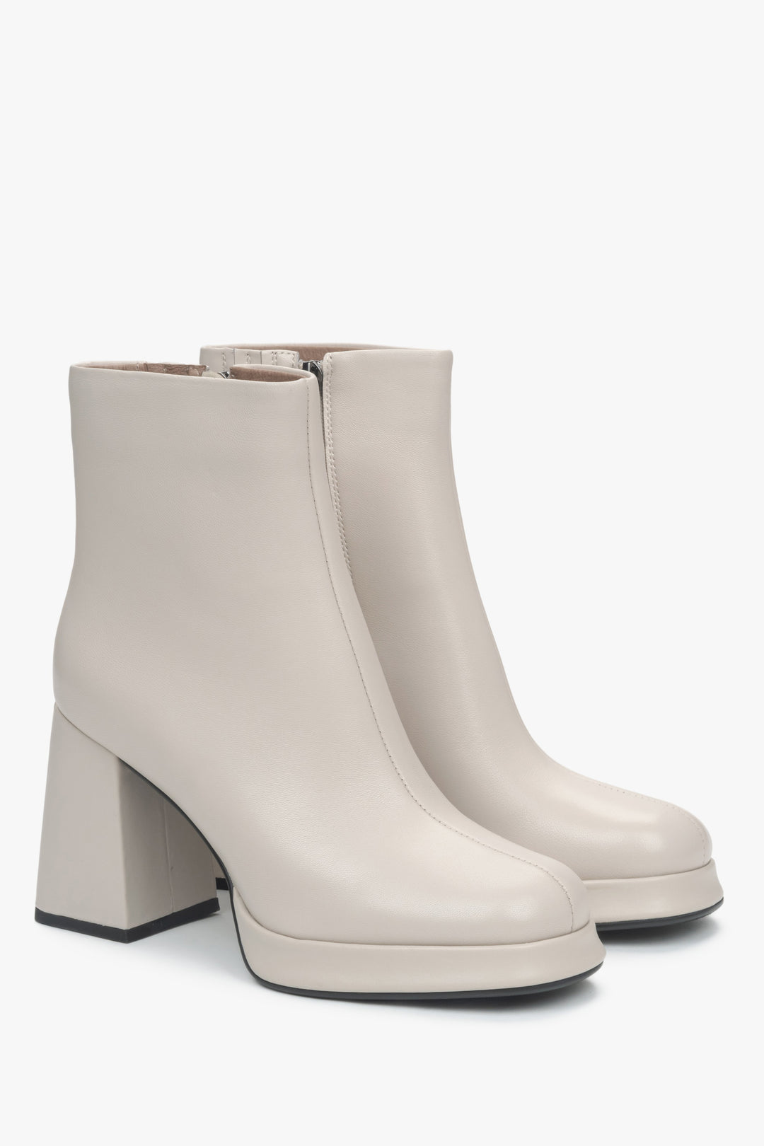 Modische Leder Stiefeletten in Beige mit stabilem Absatz Estro ER00115880