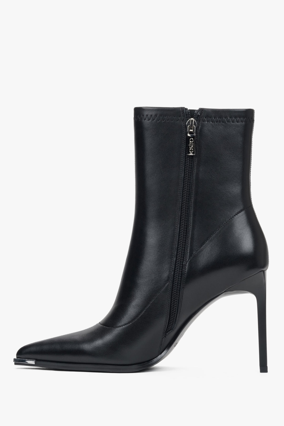 Estro Damen-Lederstiefeletten in Schwarz mit Stiletto-Absatz und elastischem Schaft – Seitenansicht.