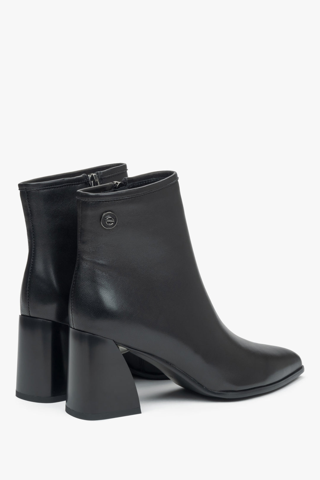 Damen Stiefeletten aus schwarzem Leder mit spitzer Zehenkappe Estro ER00115879