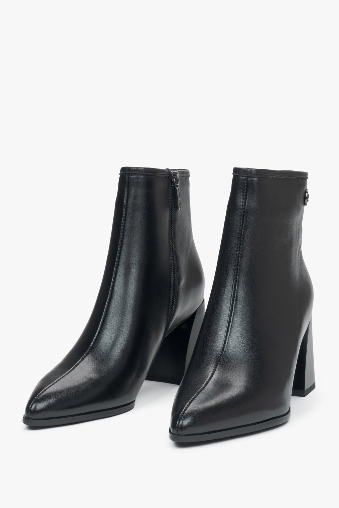 Klassische Damen Ankle Boots aus schwarzem Echtleder Estro ER00115879