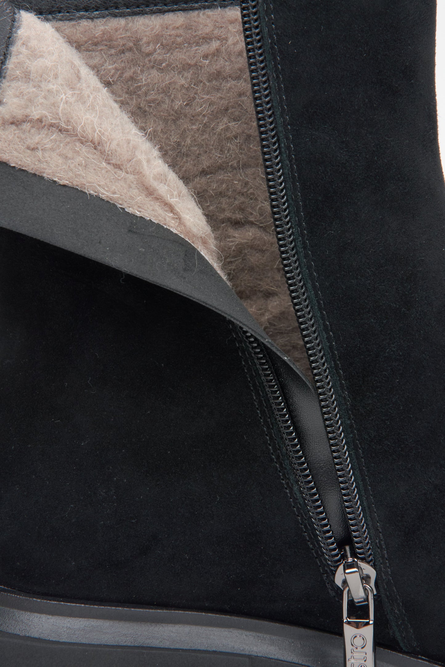 Damen-Winterstiefeletten in Schwarz aus echtem Velours mit Wollfutter von Estro – warmes Futter.