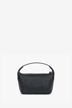 Rückansicht der kleinen schwarzen Damen-Schultertasche aus Glattleder