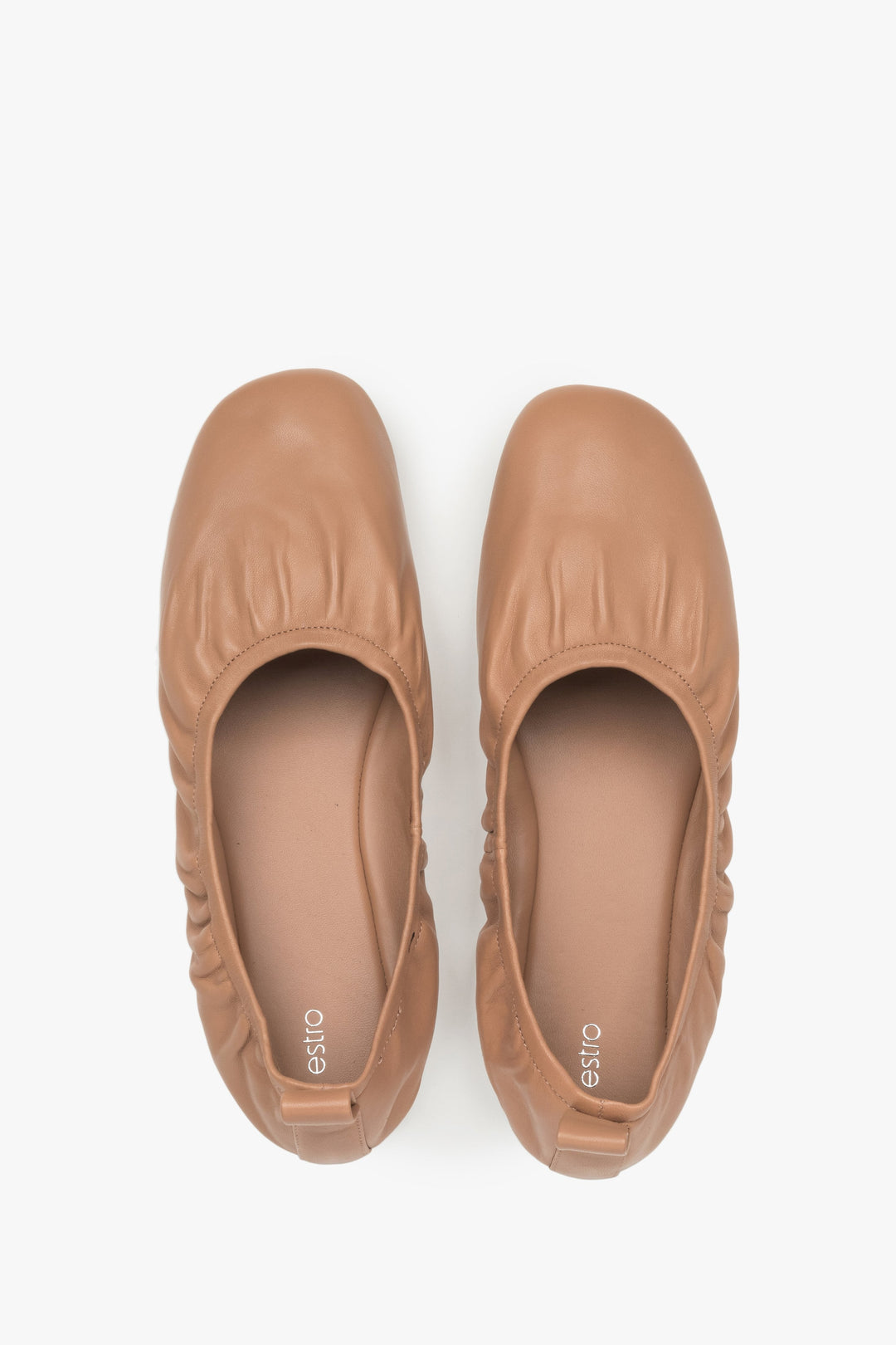 Detailansicht der elastischen braunen Leder-Ballerinas für Damen – Estro ER00117172