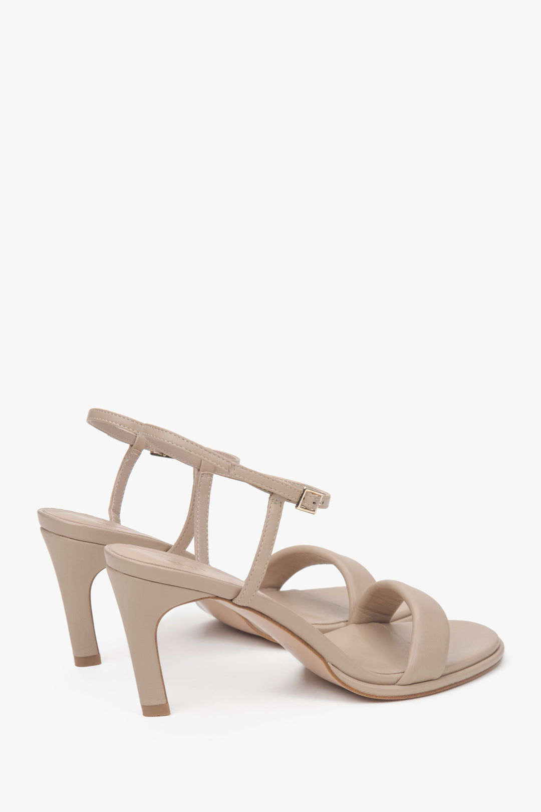 Zarte beige Damen-Sandalen von Estro aus Naturleder.