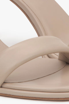 Beige Leder-Sandalen für Damen von Estro – Details.