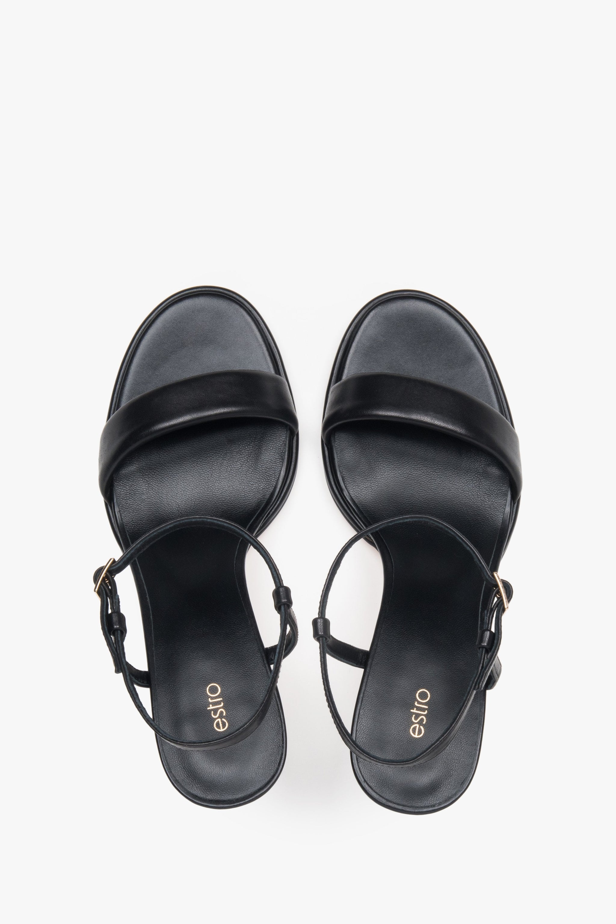 Bequeme schwarze Damen-Sandalen von Estro aus Naturleder – Präsentation von oben.