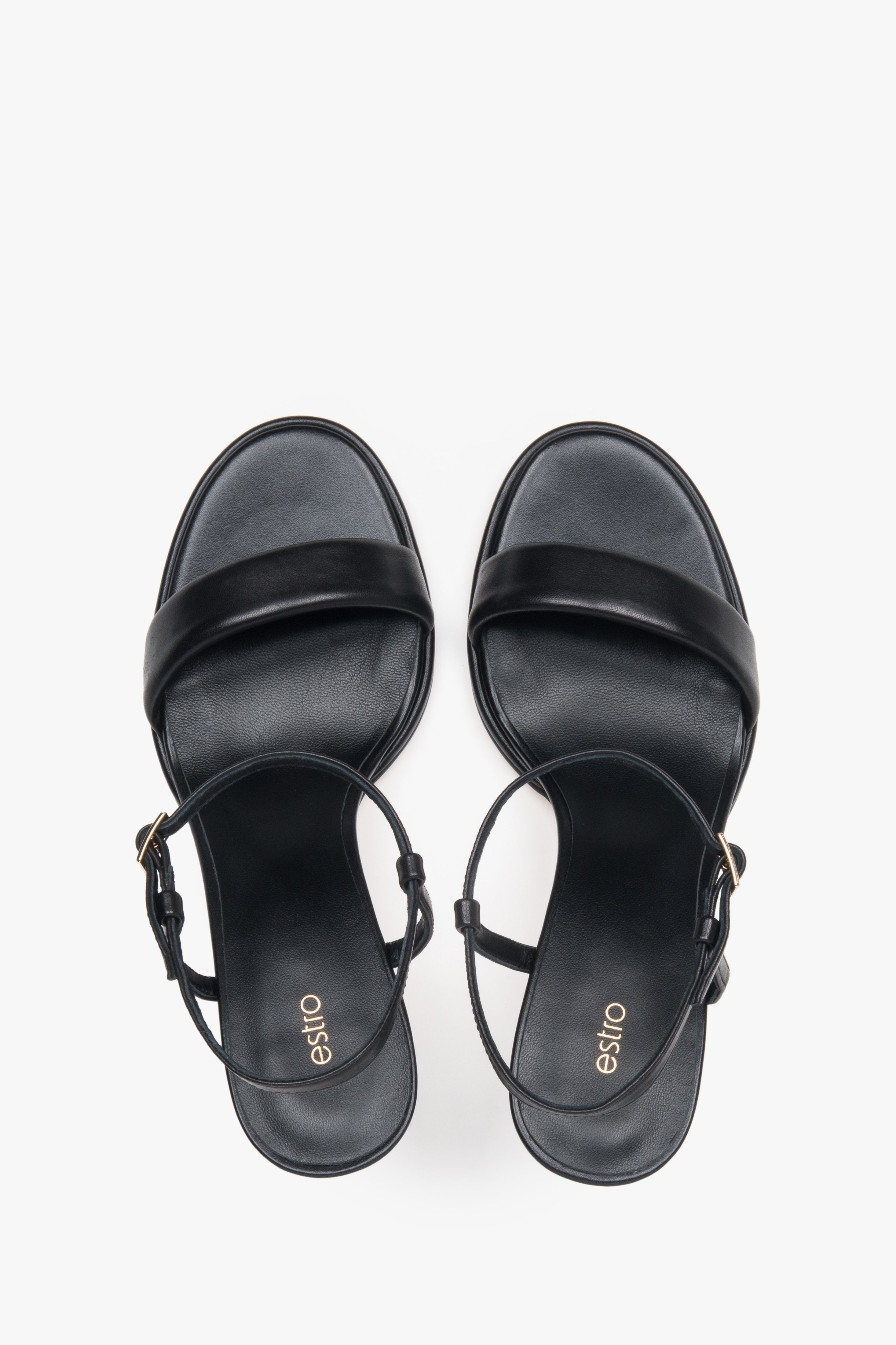 Bequeme schwarze Damen-Sandalen von Estro aus Naturleder – Präsentation von oben.