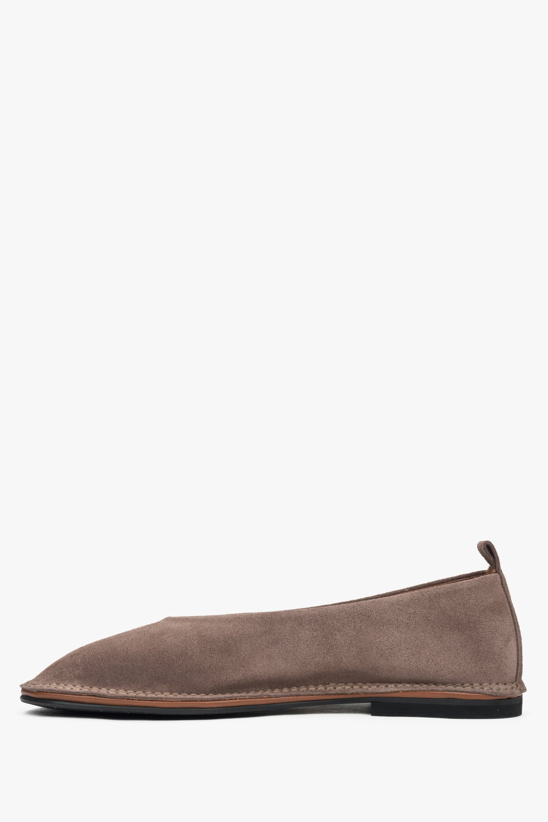 Elegante Damen-Ballerinas von Estro aus weichem Velours - Dunkelbeige, für eine edle und komfortable Passform.