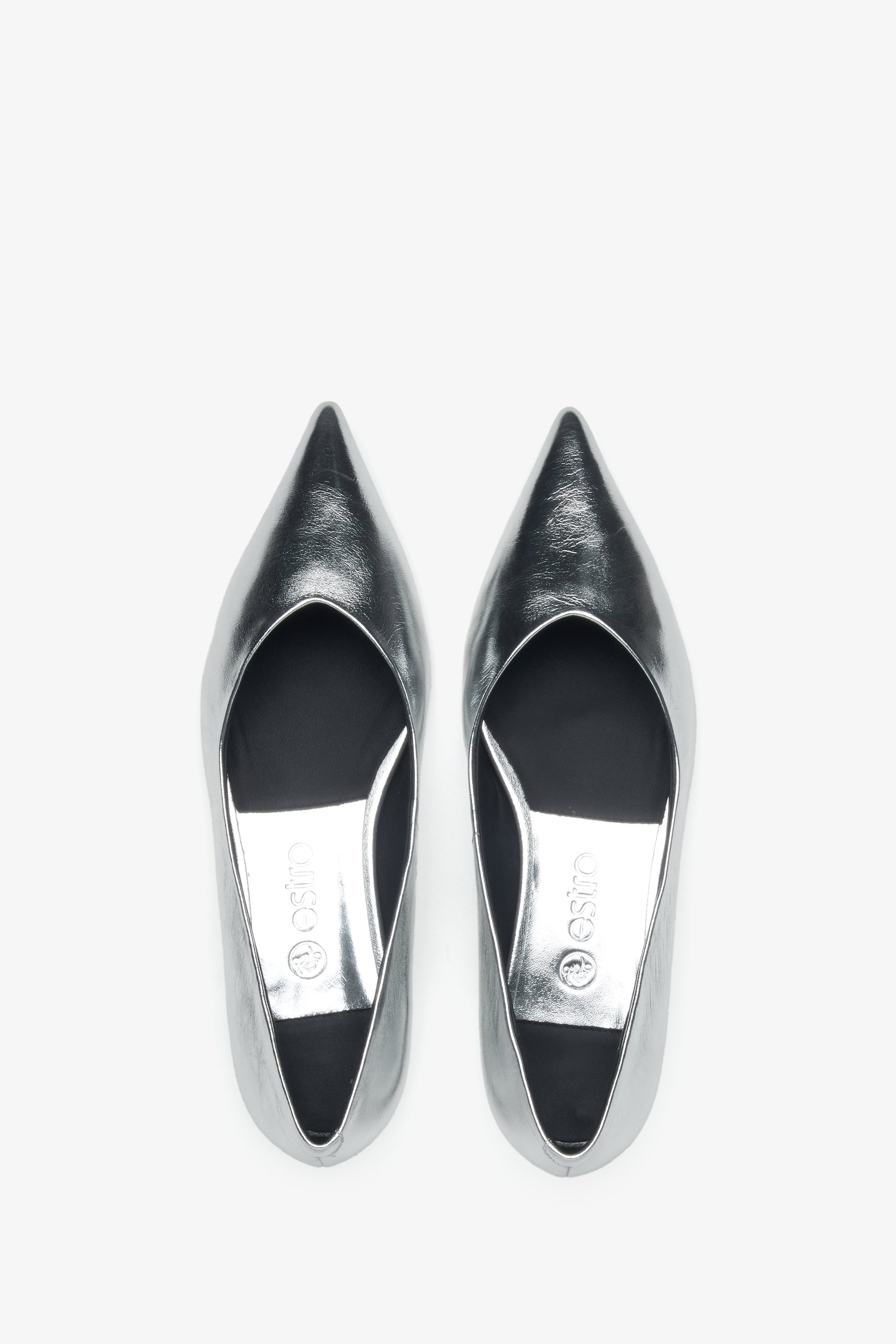 Flache silberne Ballerinas mit spitzer Schuhspitze – Estro ER00115994