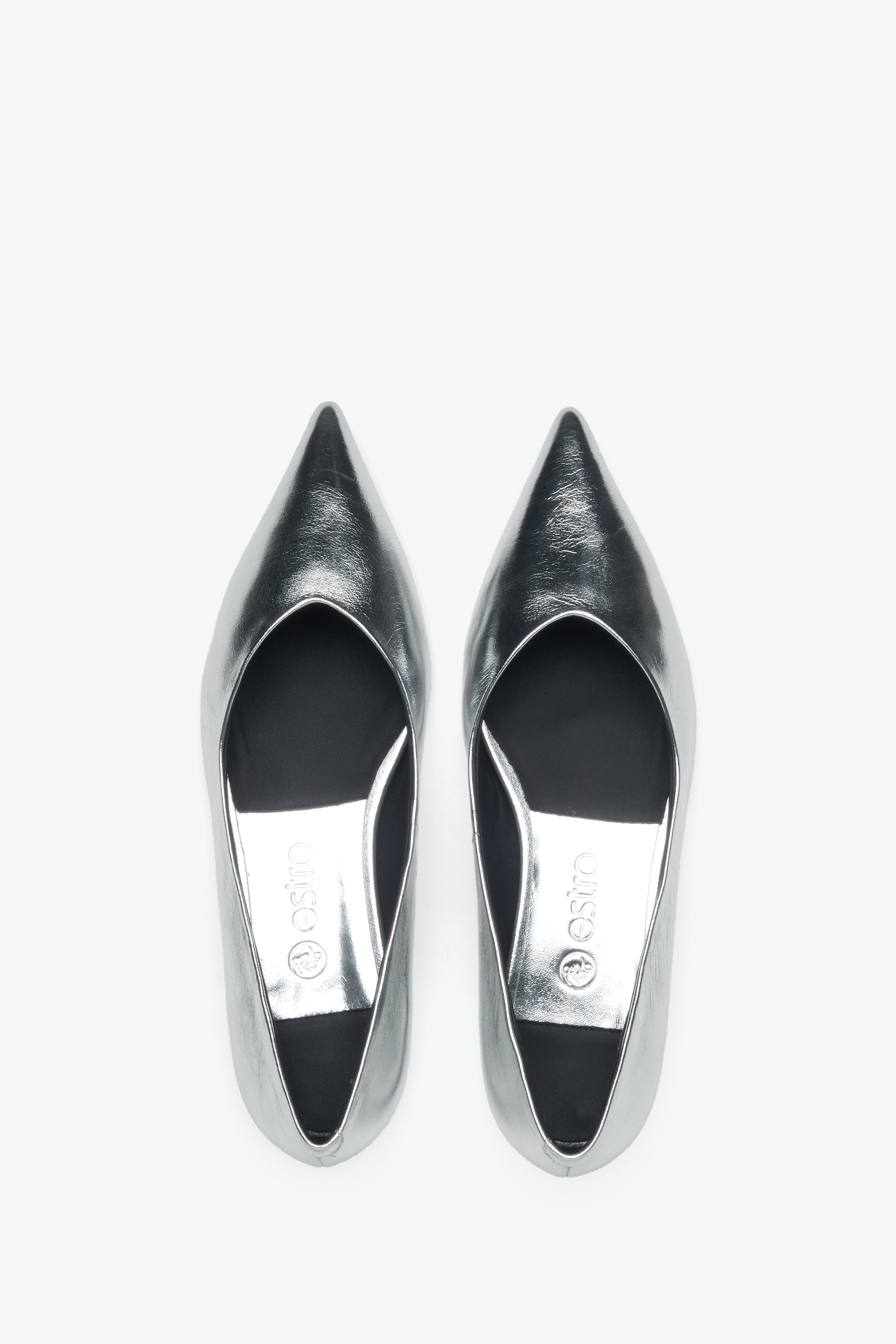 Flache silberne Ballerinas mit spitzer Schuhspitze – Estro ER00115994