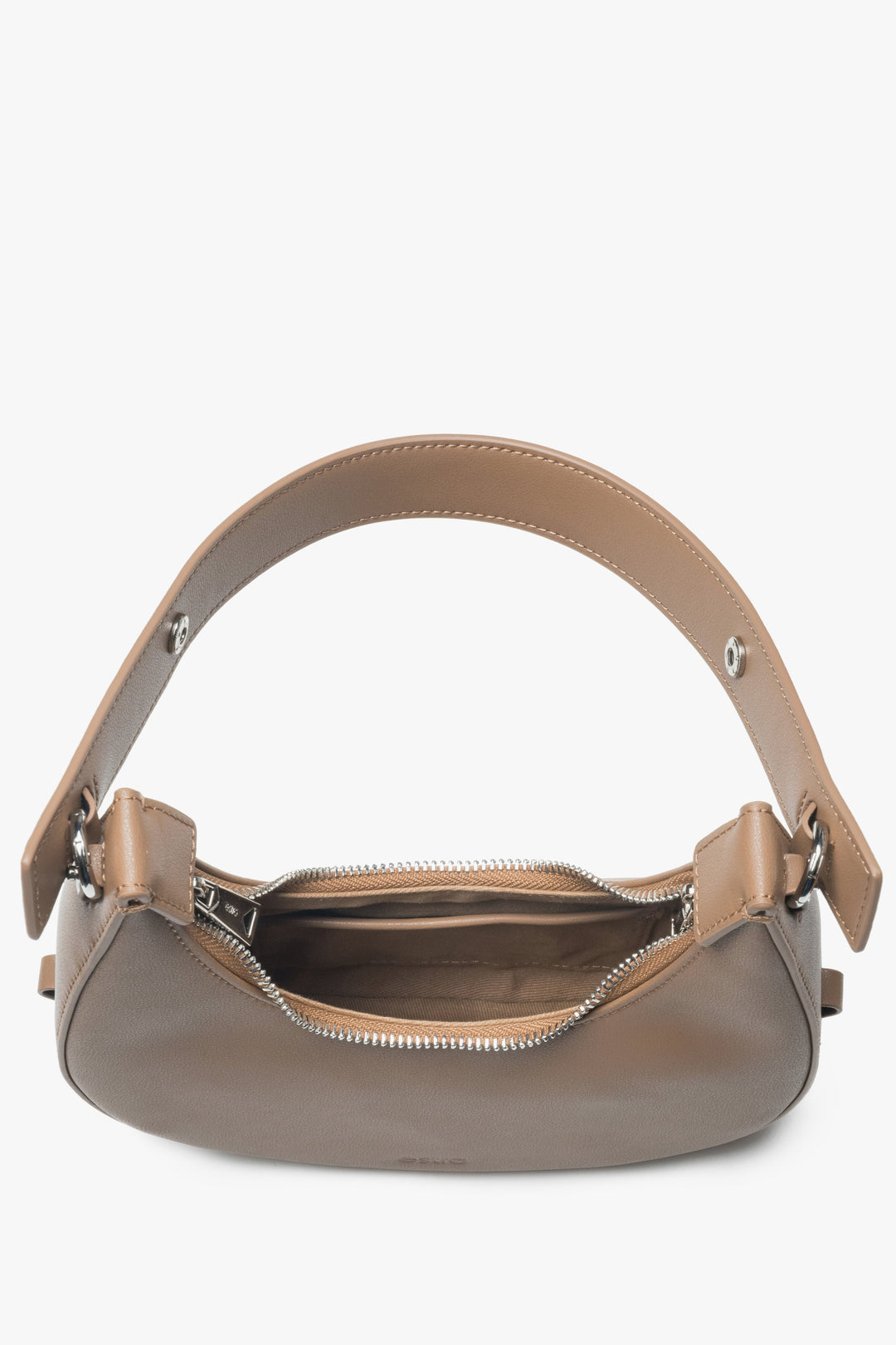 Elegante Damenhandtasche in Halbmondform, beige, von Estro – Nahaufnahme des Hauptfachs.
