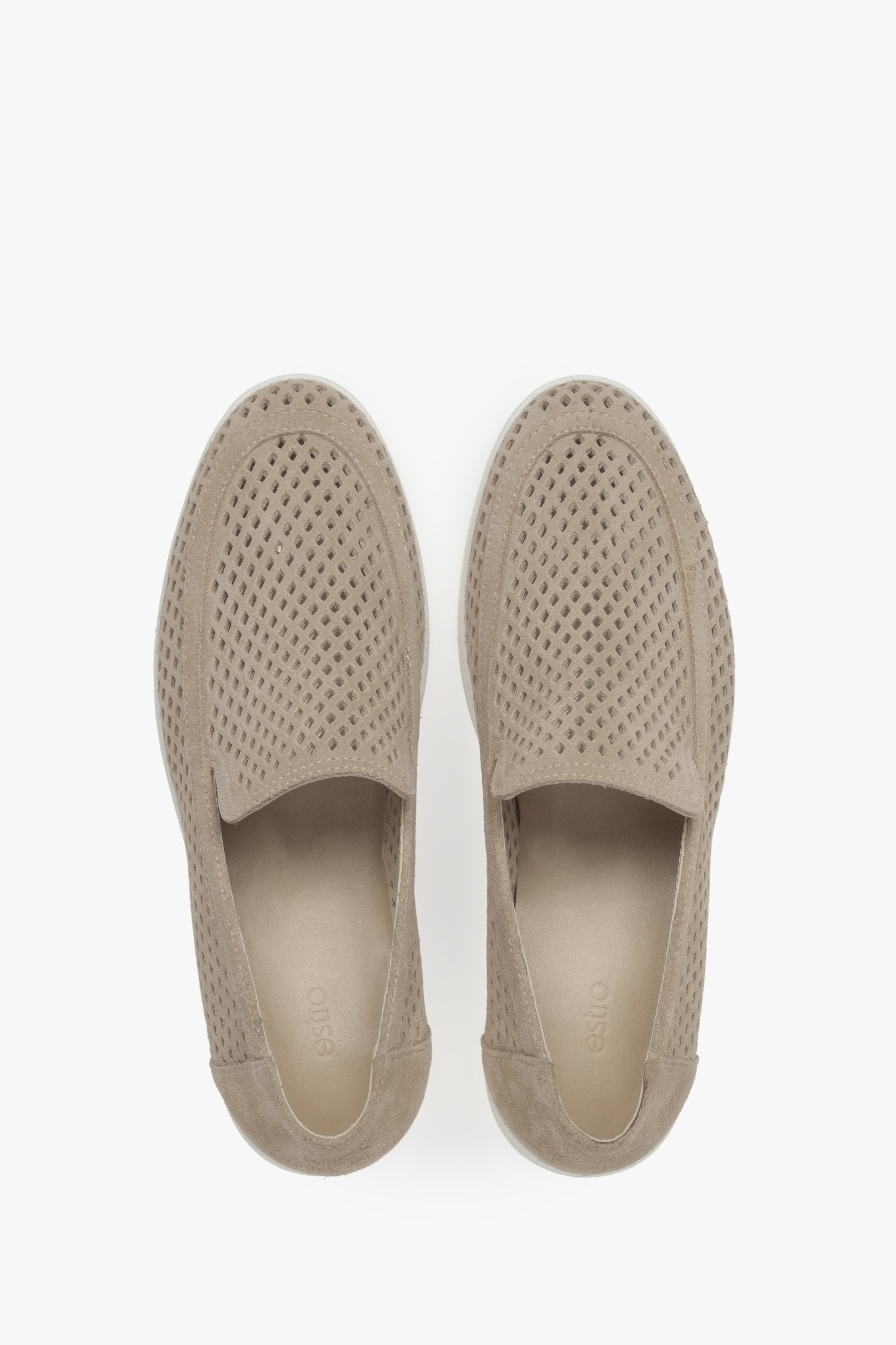 Elegante beigefarbene Loafer mit atmungsaktiver Perforation Estro ER00117585