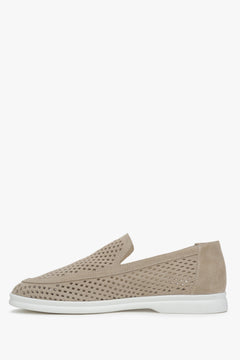 Seitliche Ansicht beiger Veloursleder-Loafer für Damen Estro ER00117585