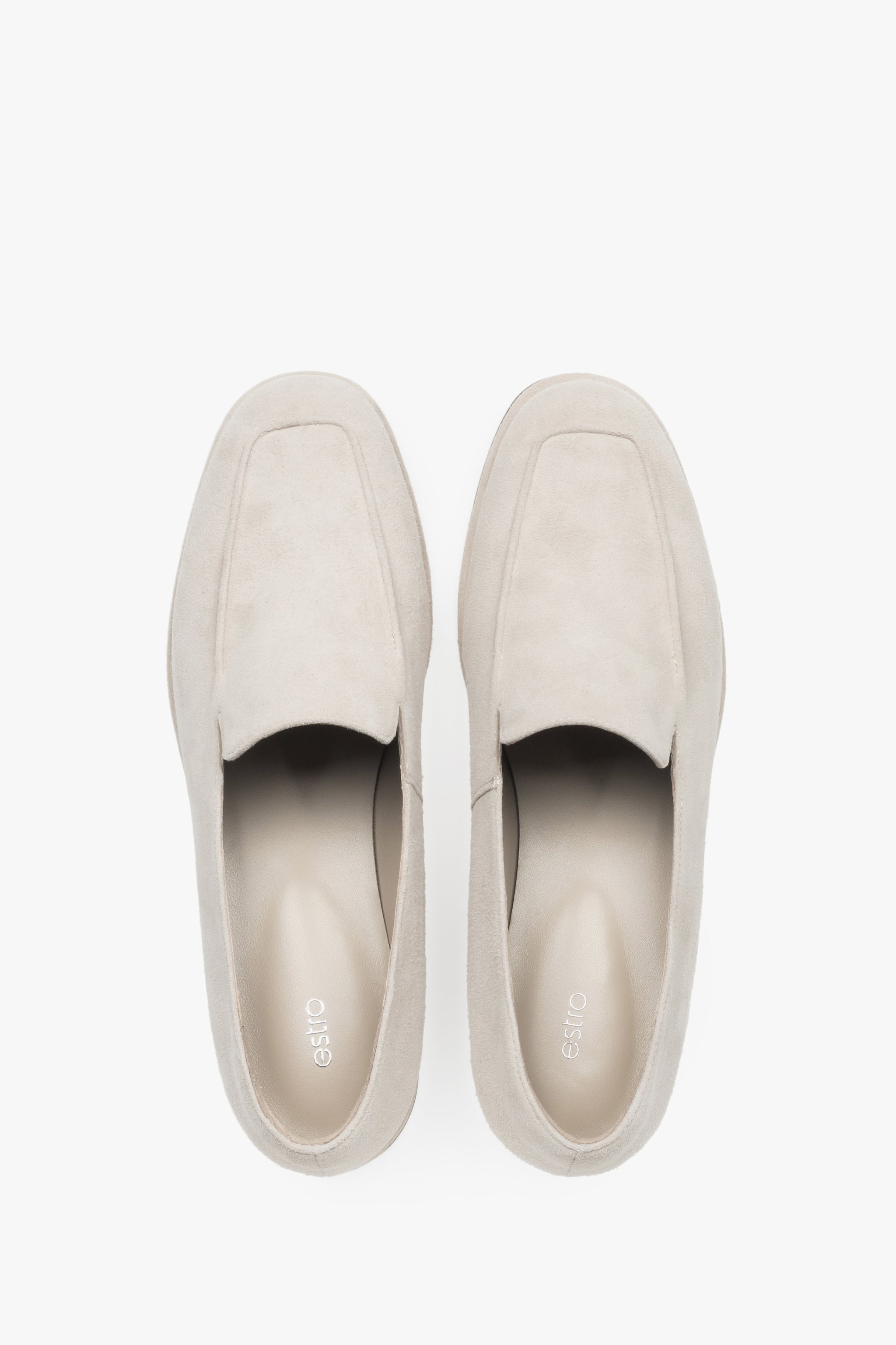 Beige Damen-Loafer aus Veloursleder von oben mit Chevreau-Lederdecksohle