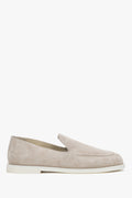 Profilansicht der bequemen Schlupfschuhe in Beige von Estro.