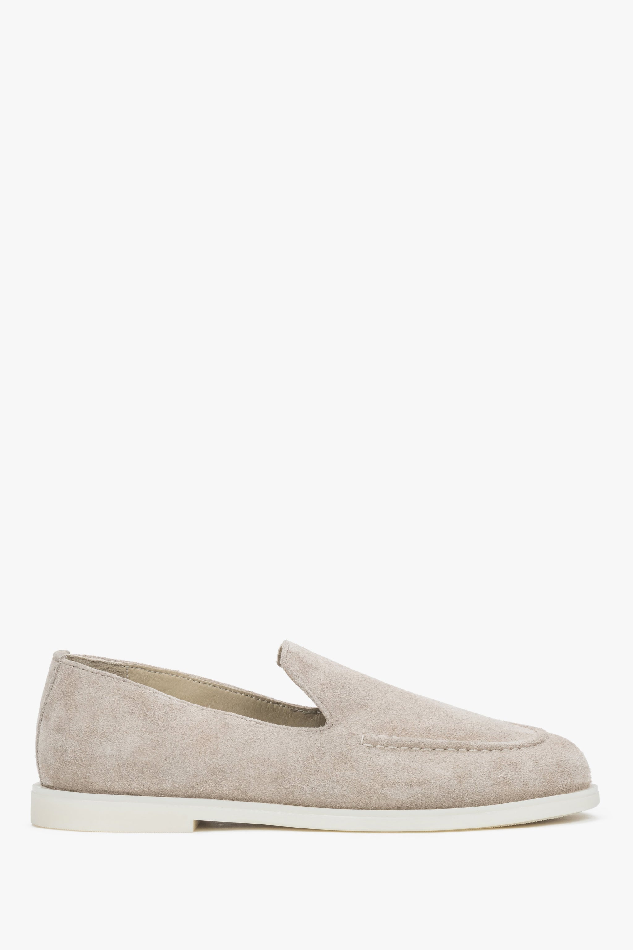 Profilansicht der bequemen Schlupfschuhe in Beige von Estro.