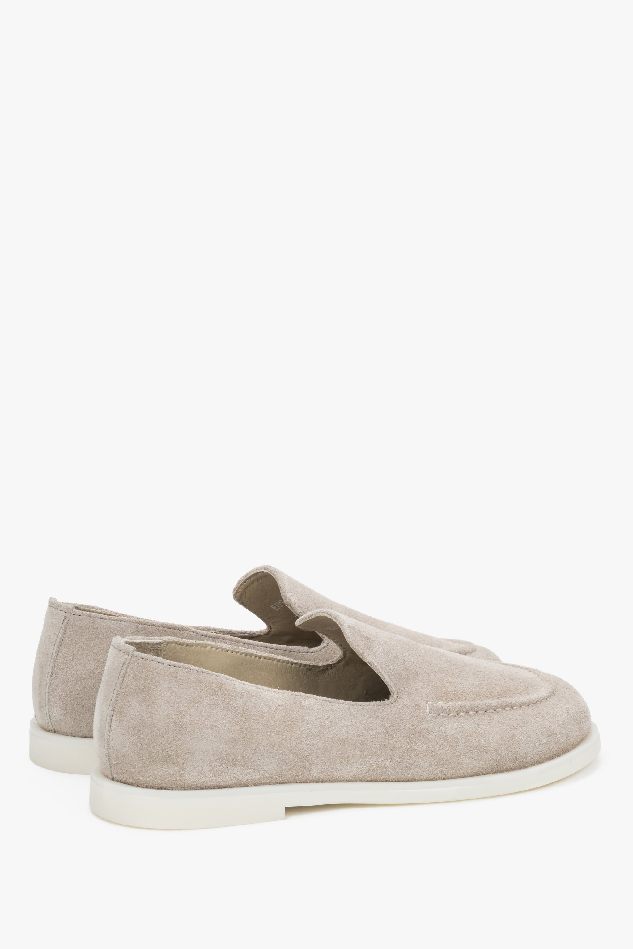 Andere schräge Ansicht des modischen Barefoot-Schuhs aus italienischem Premium-Leder in Beige.
