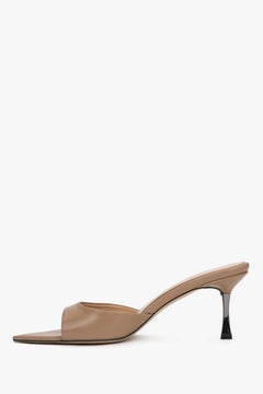Seitenansicht der beigen Stiletto-Pantoletten für Damen