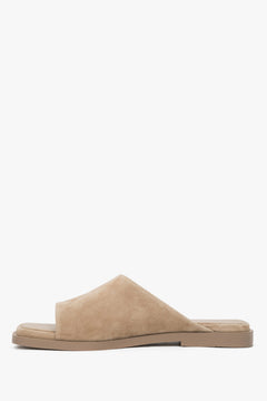 Profilansicht der bequemen beigen Schlupfschuhe für Damen von Estro.