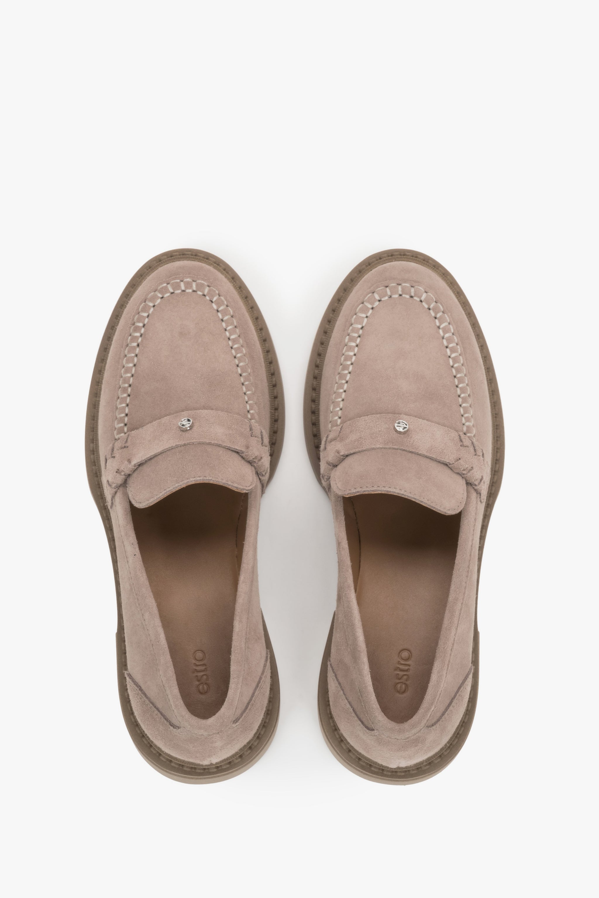 Ansicht der Schuhe von oben mit Fokus auf die runde Kappe und die Ledereinlegesohle 