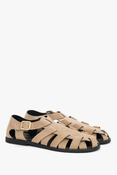 Beige Damen-Sandalen aus Veloursleder in schräger Vorderansicht