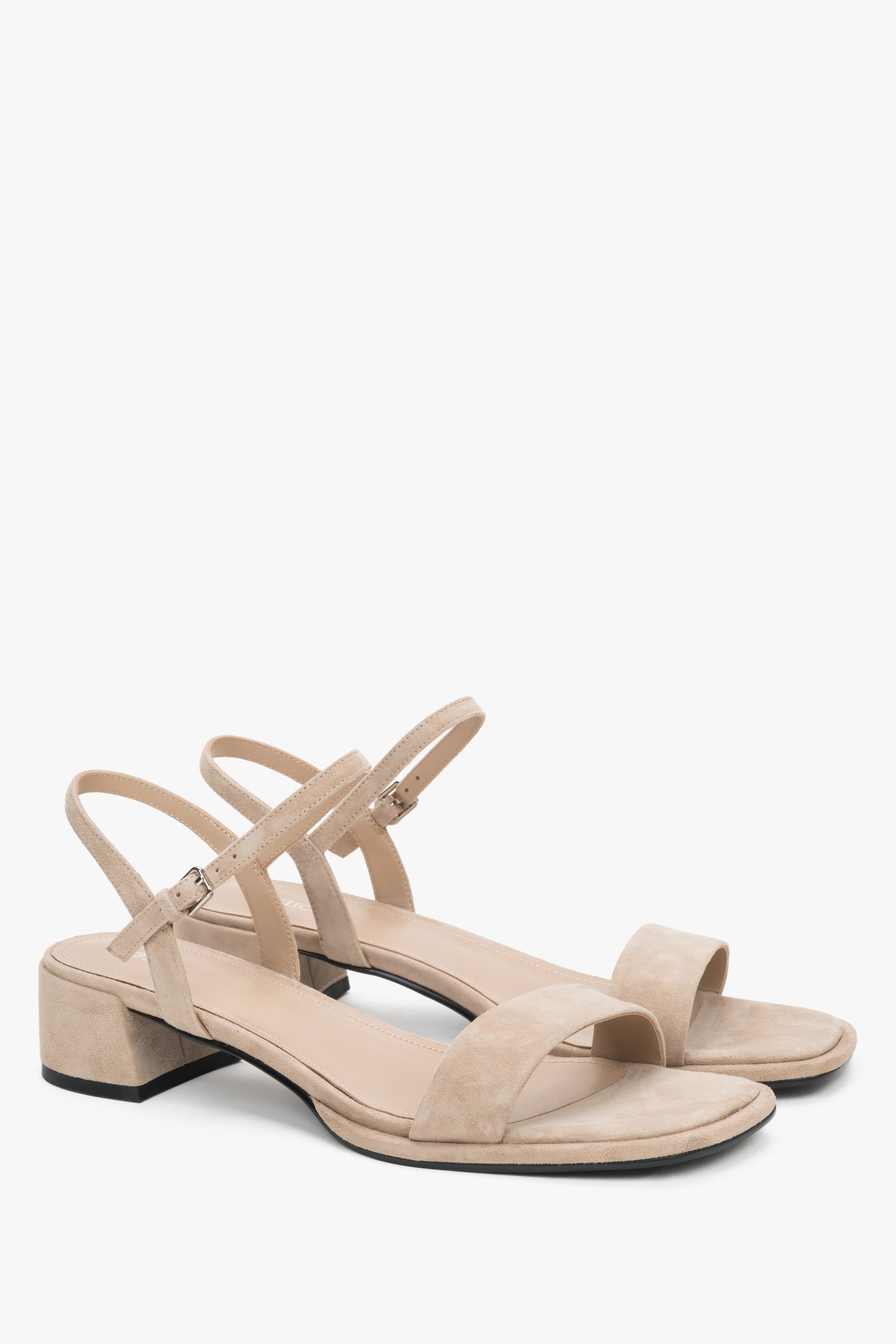 Elegante beige Velours-Sandalen für Damen mit verstellbarer Schnalle