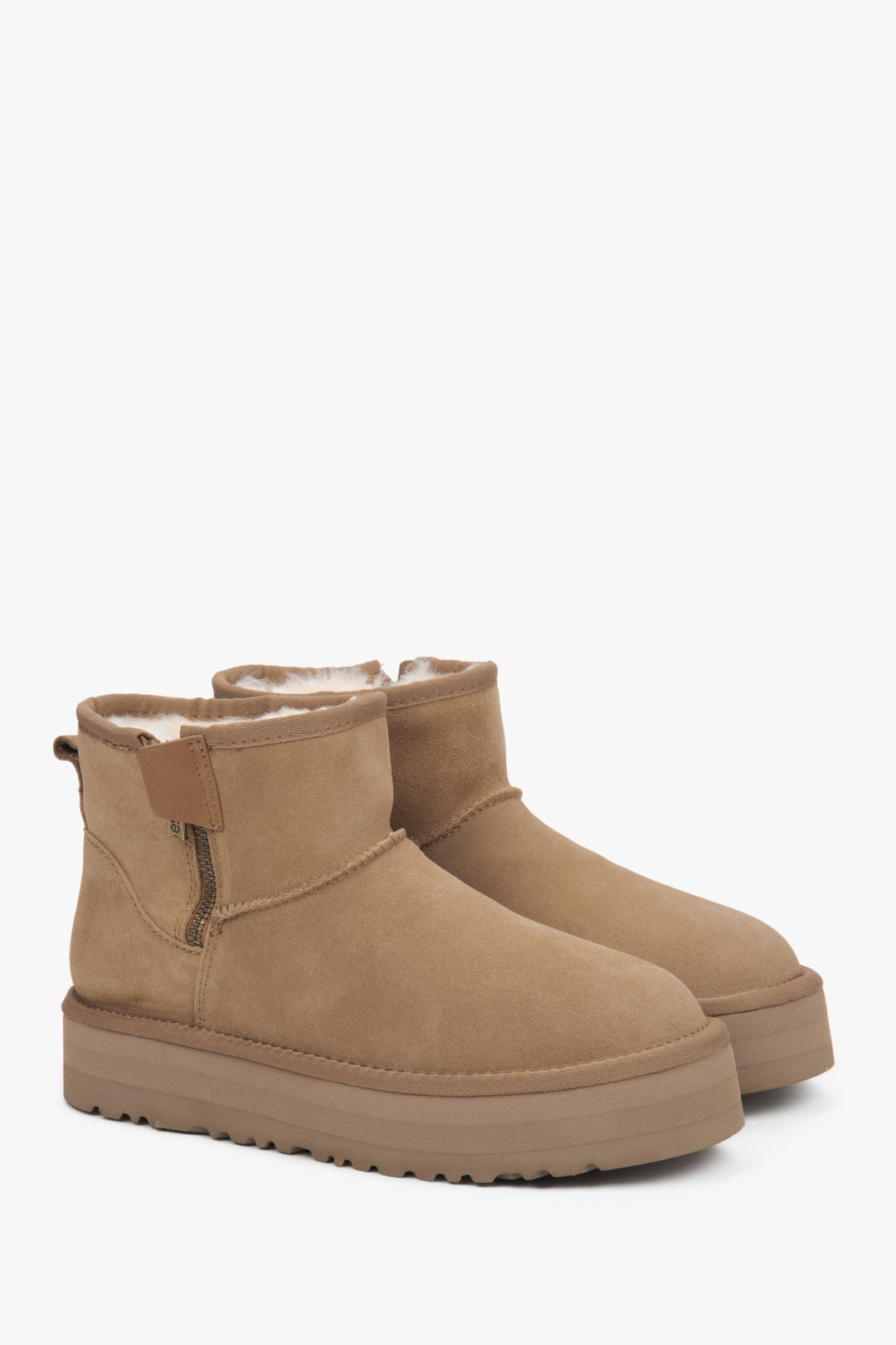 Damen-Winterstiefel aus echtem Velours, mit Pelzfutter, in Beige.