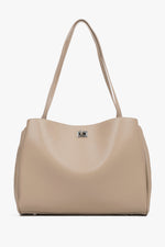 Beige Damen-Schultertasche aus echtem Leder von Estro in Frontalansicht