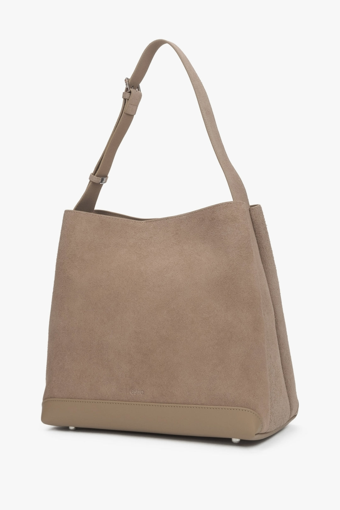 Eine elegante Umhängetasche von Estro in klassischem Beigeton, gefertigt aus hochwertigem echtem Veloursleder.