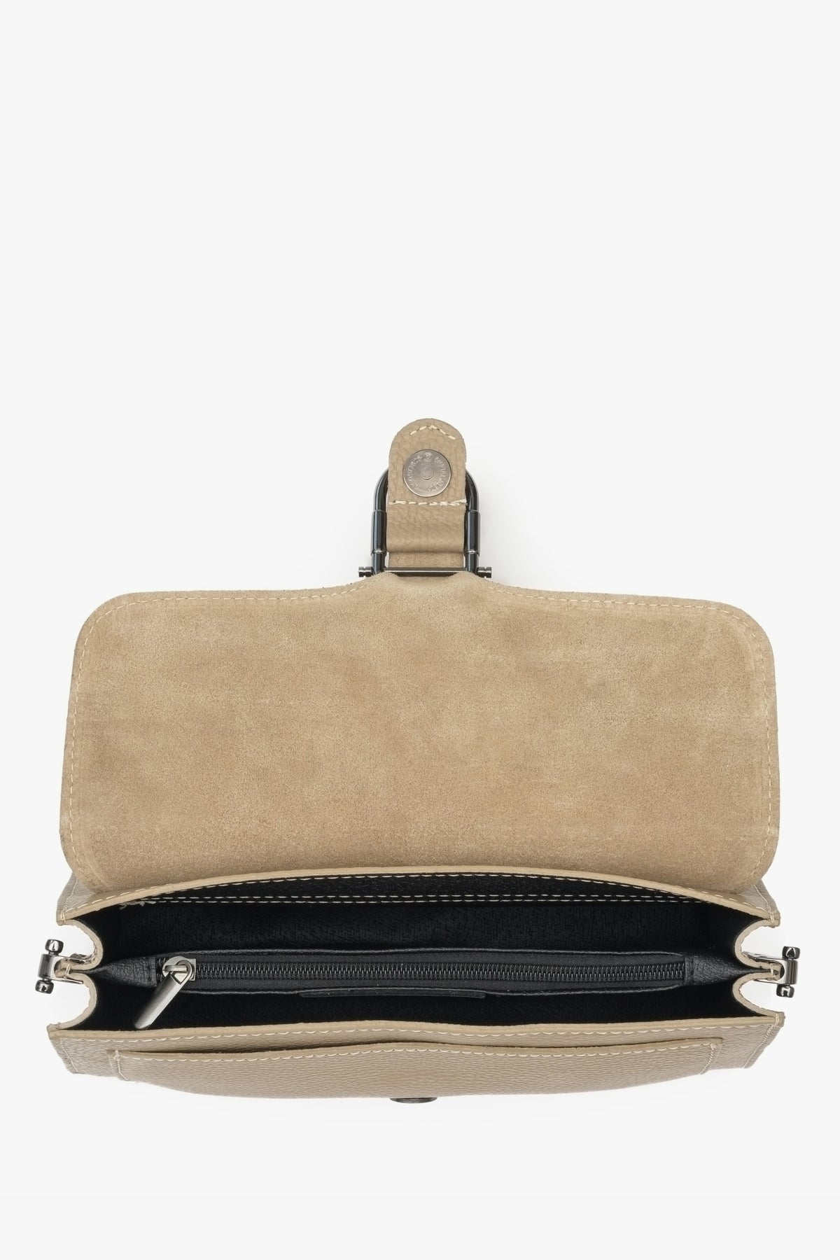 Ansicht der geöffneten Tasche zur Veranschaulichung der zwei Innenfächer und des Textilfutters 