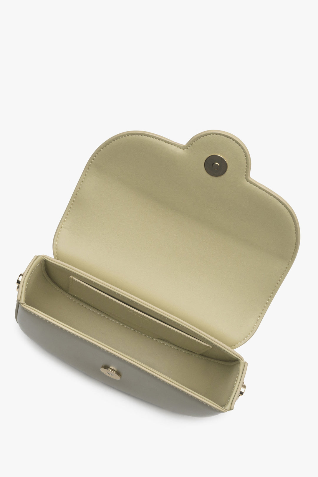 Beige Damenhandtasche von Estro mit goldenen Beschlägen – Innenansicht des Modells.