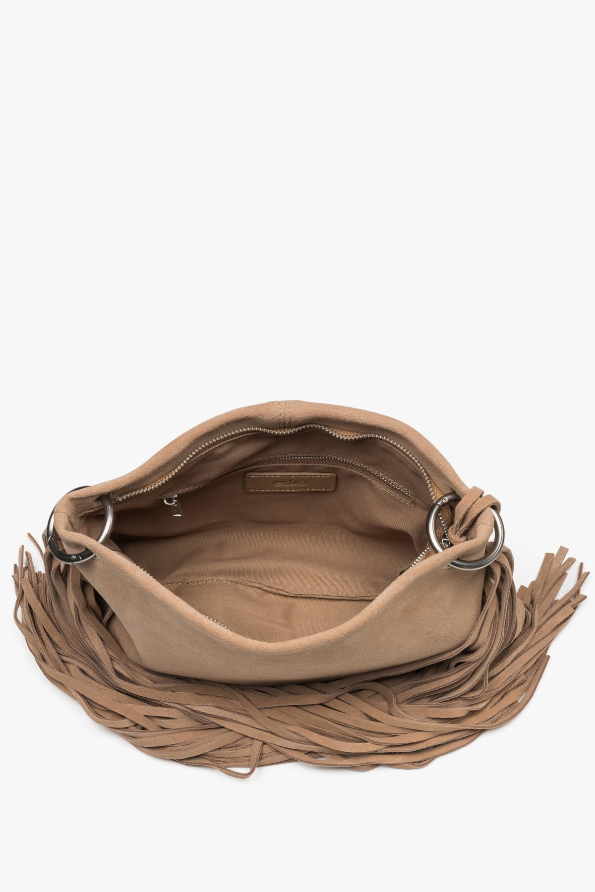 Geöffnete beige Damen-Umhängetasche mit Reißverschluss und sichtbaren Innenfächern