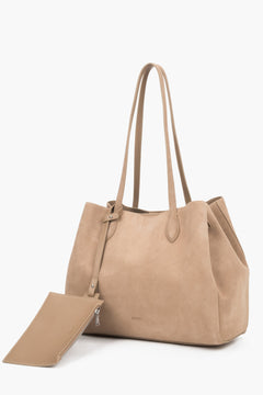 Seitenansicht der großen beigen Wildleder-Tote-Bag mit Henkeln