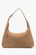 Frontalansicht der geräumigen beigen Damen-Shopper aus Velours.