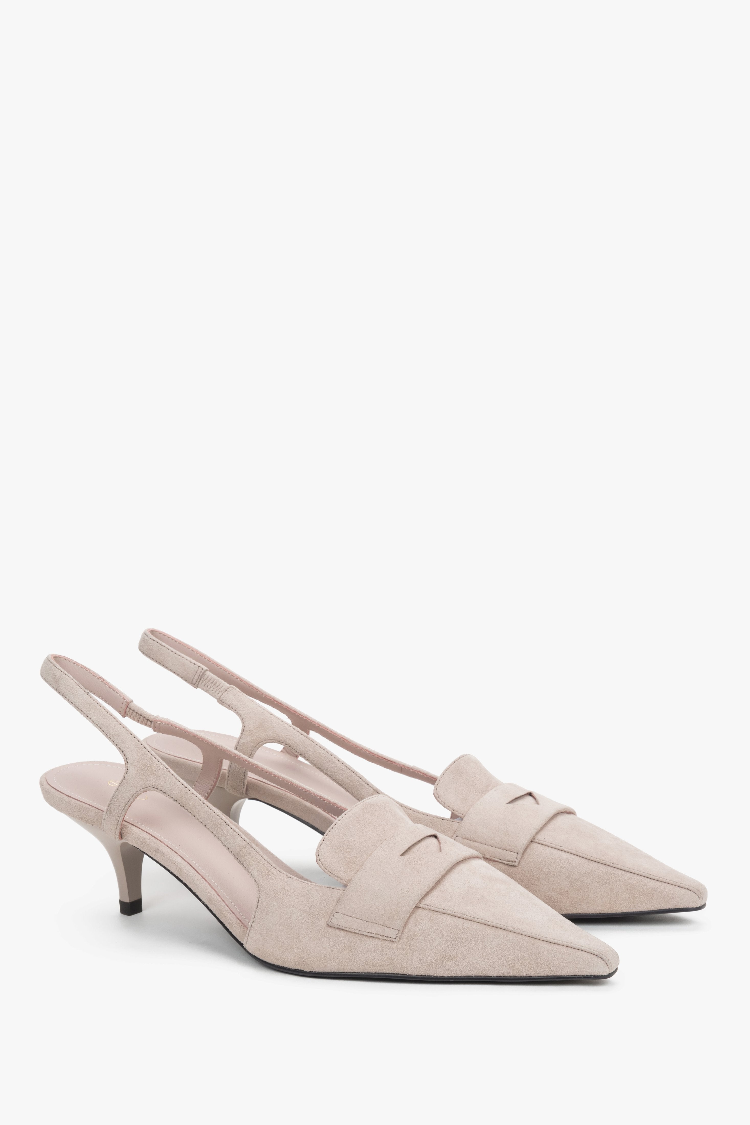Beige Damen-Slingpumps aus Velours als Paar in schräger Seitenansicht