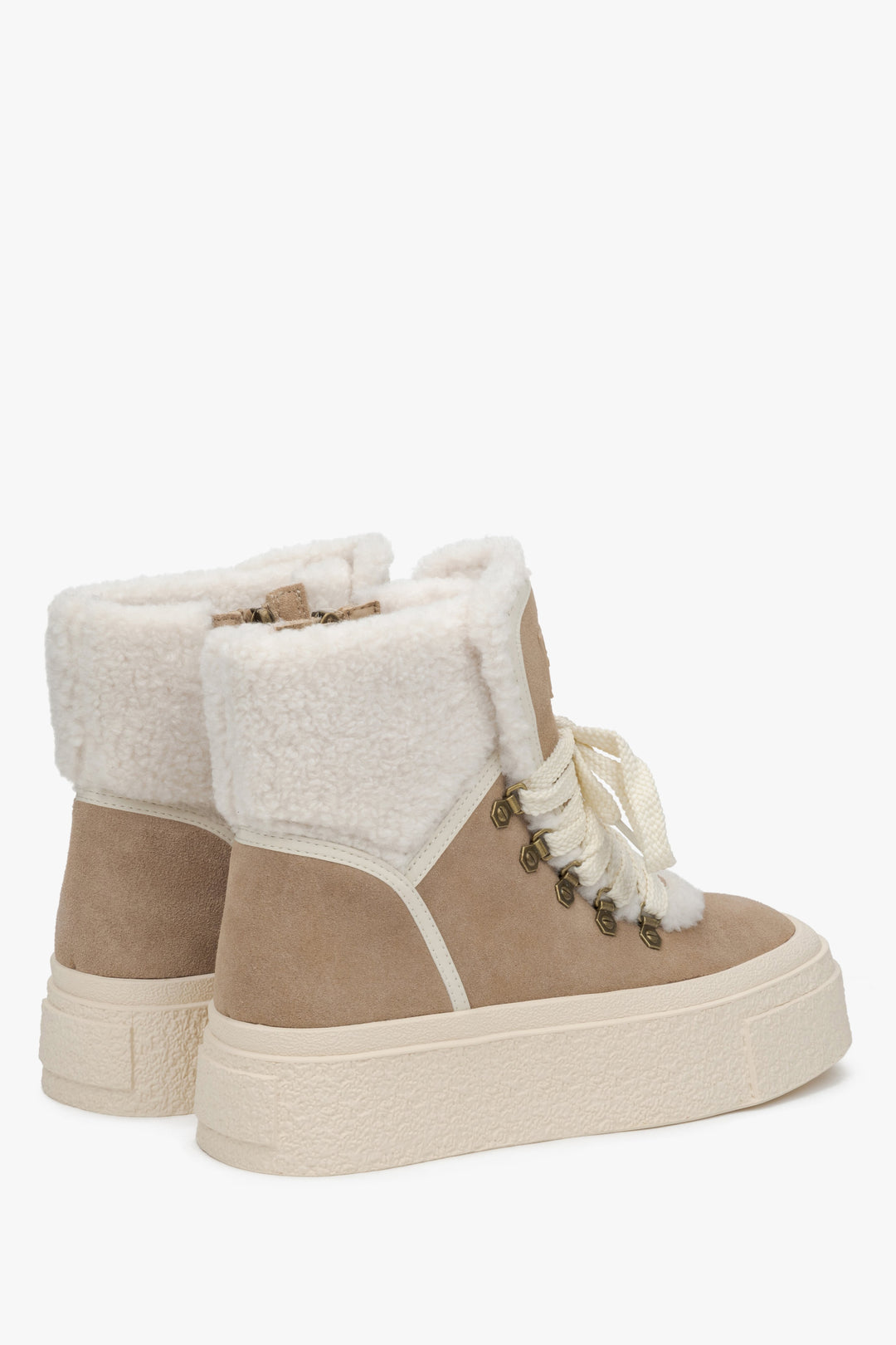 Damen-Winterstiefeletten aus beigem Naturvelours, ES8 – Rückansicht des Schuhs.