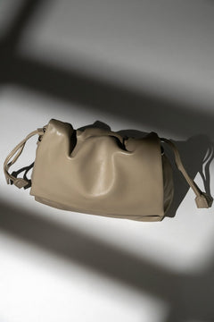 Beige Damen-Umhängetasche aus Echtleder mit Magnetverschluss Estro ER00120130