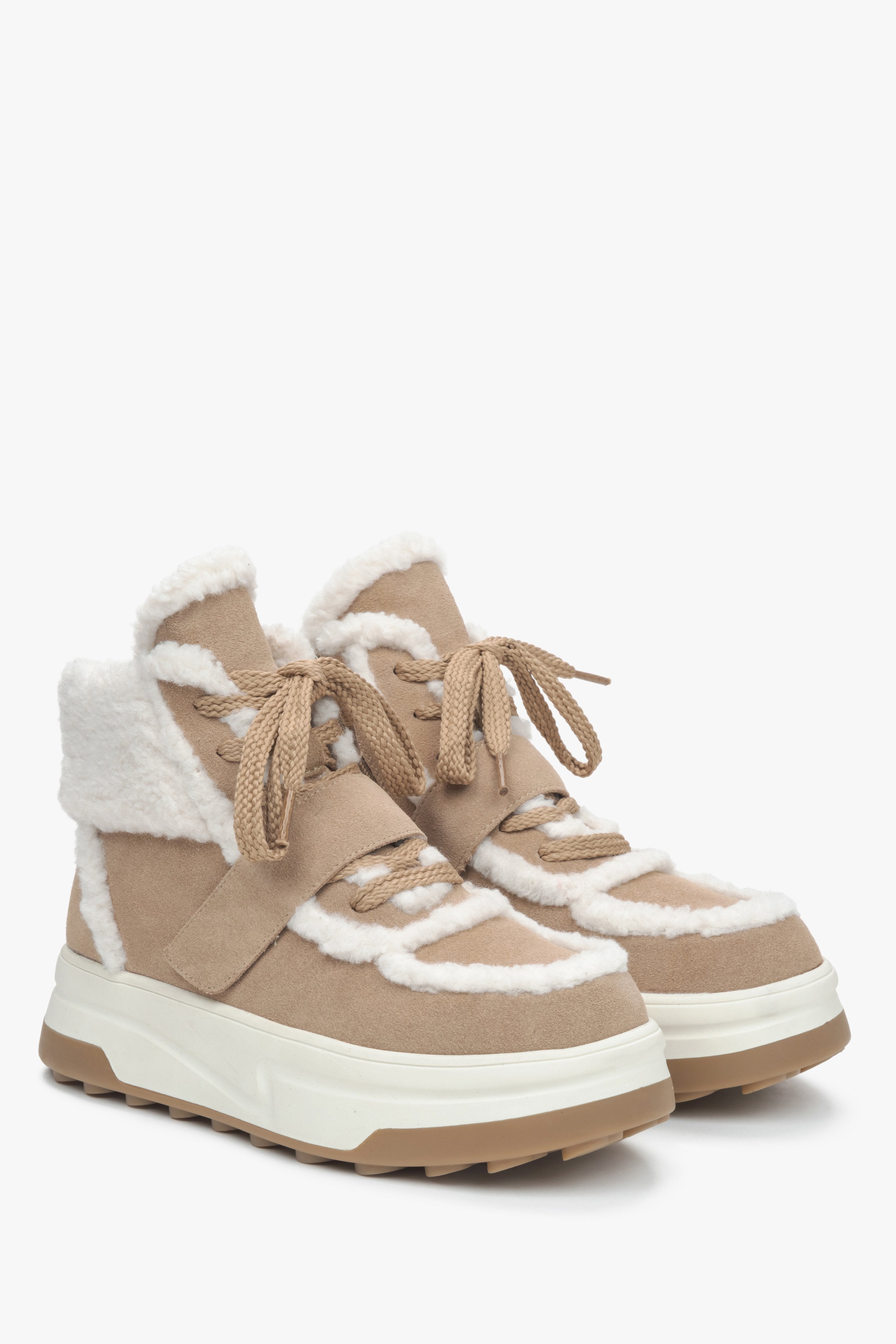 Beige Damen-Stiefeletten aus Velours mit Wollfutter für den Winter von Estro.
