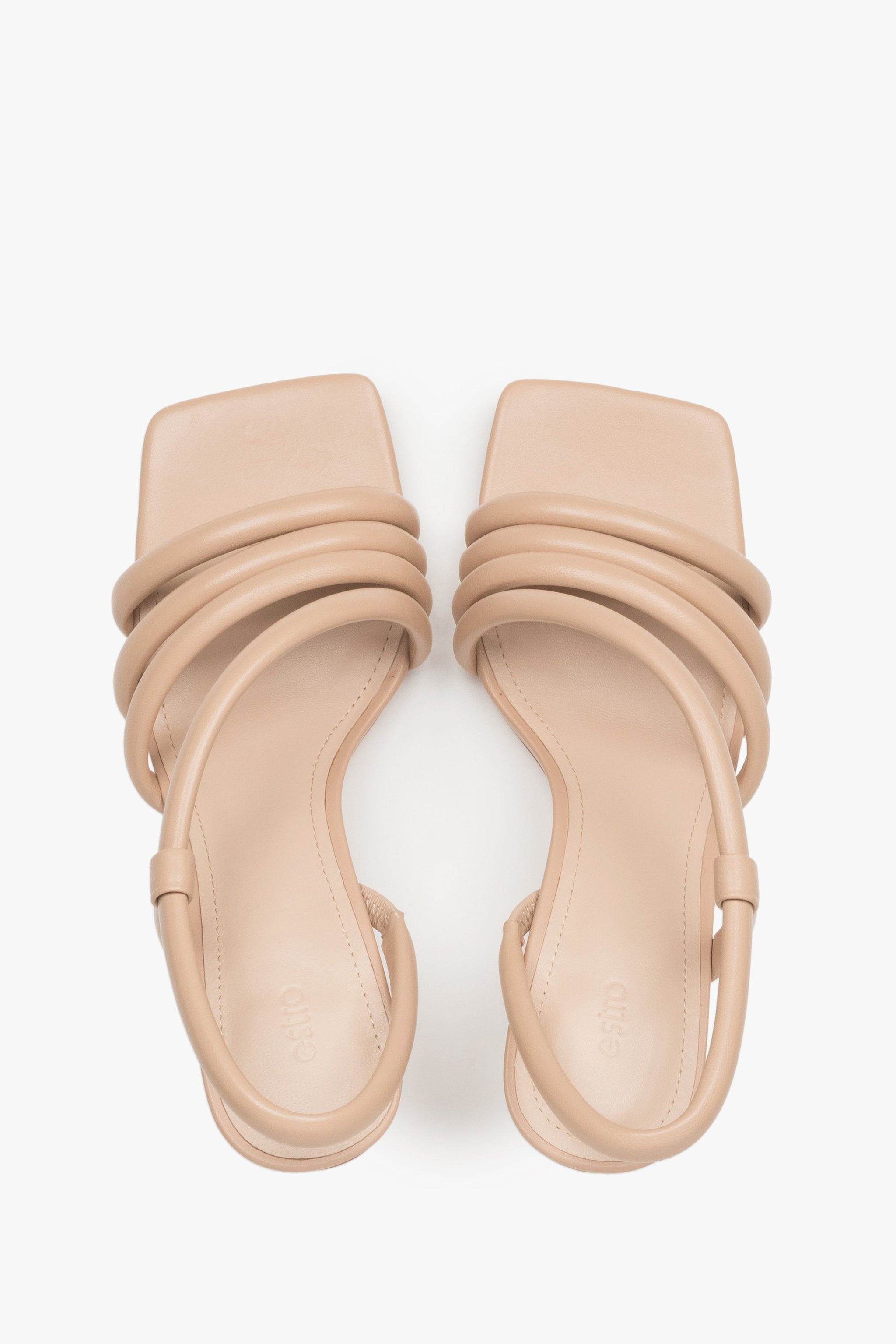 Sommerliche Absatzsandalen in neutraler Farbe – Estro ER00117095