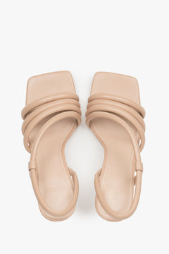 Sommerliche Absatzsandalen in neutraler Farbe – Estro ER00117095