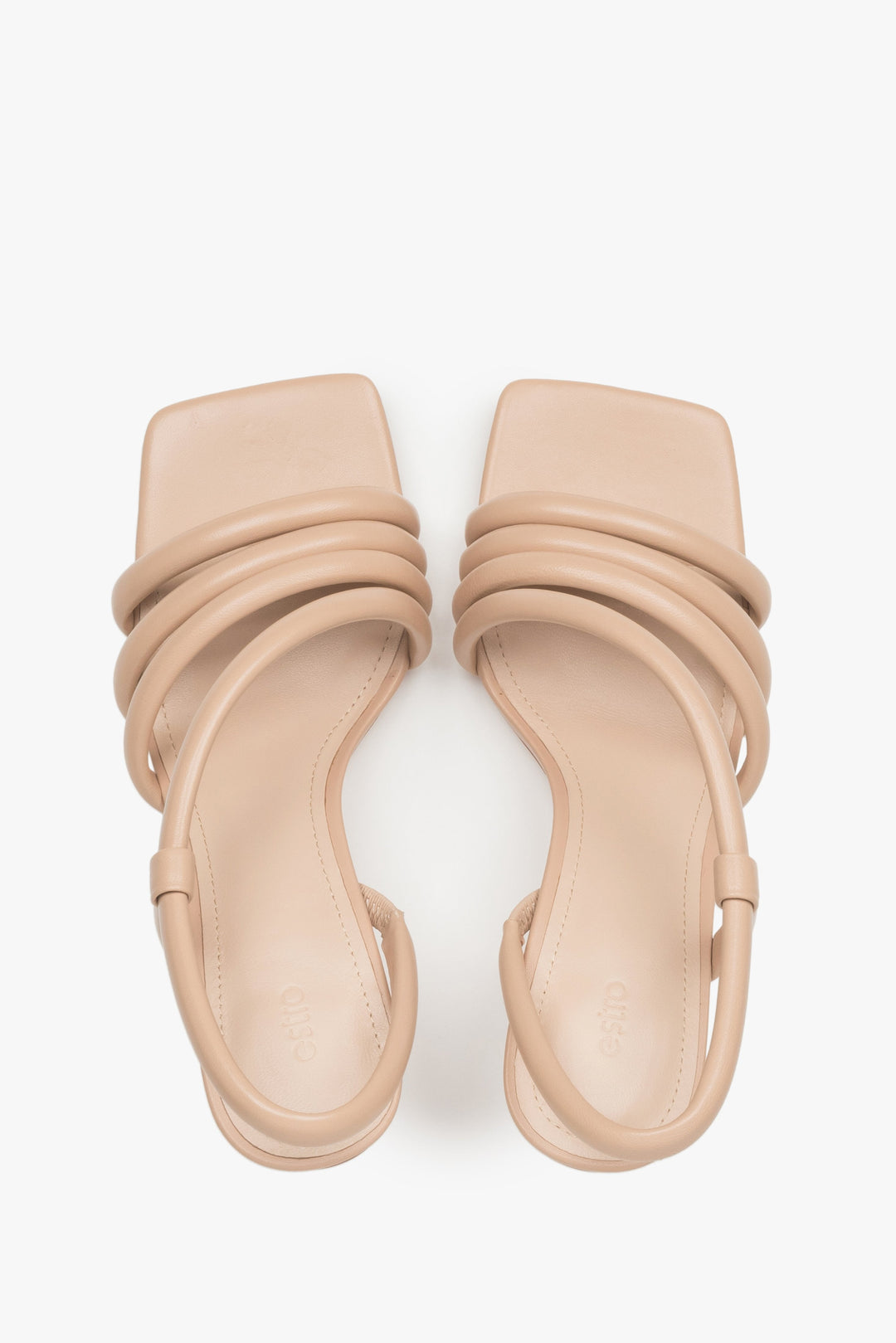 Sommerliche Absatzsandalen in neutraler Farbe – Estro ER00117095