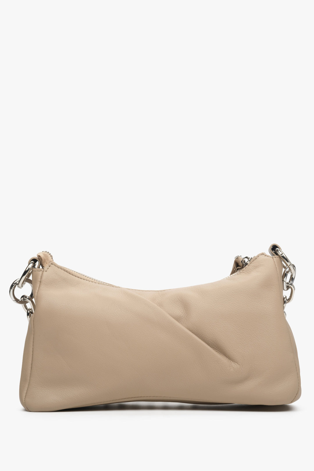 Beige Leder-Damentasche von Estro mit Kette – Rückseite.