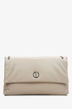 Beige-graue Damenhandtasche mit Kettenriemen Estro ER00114984.