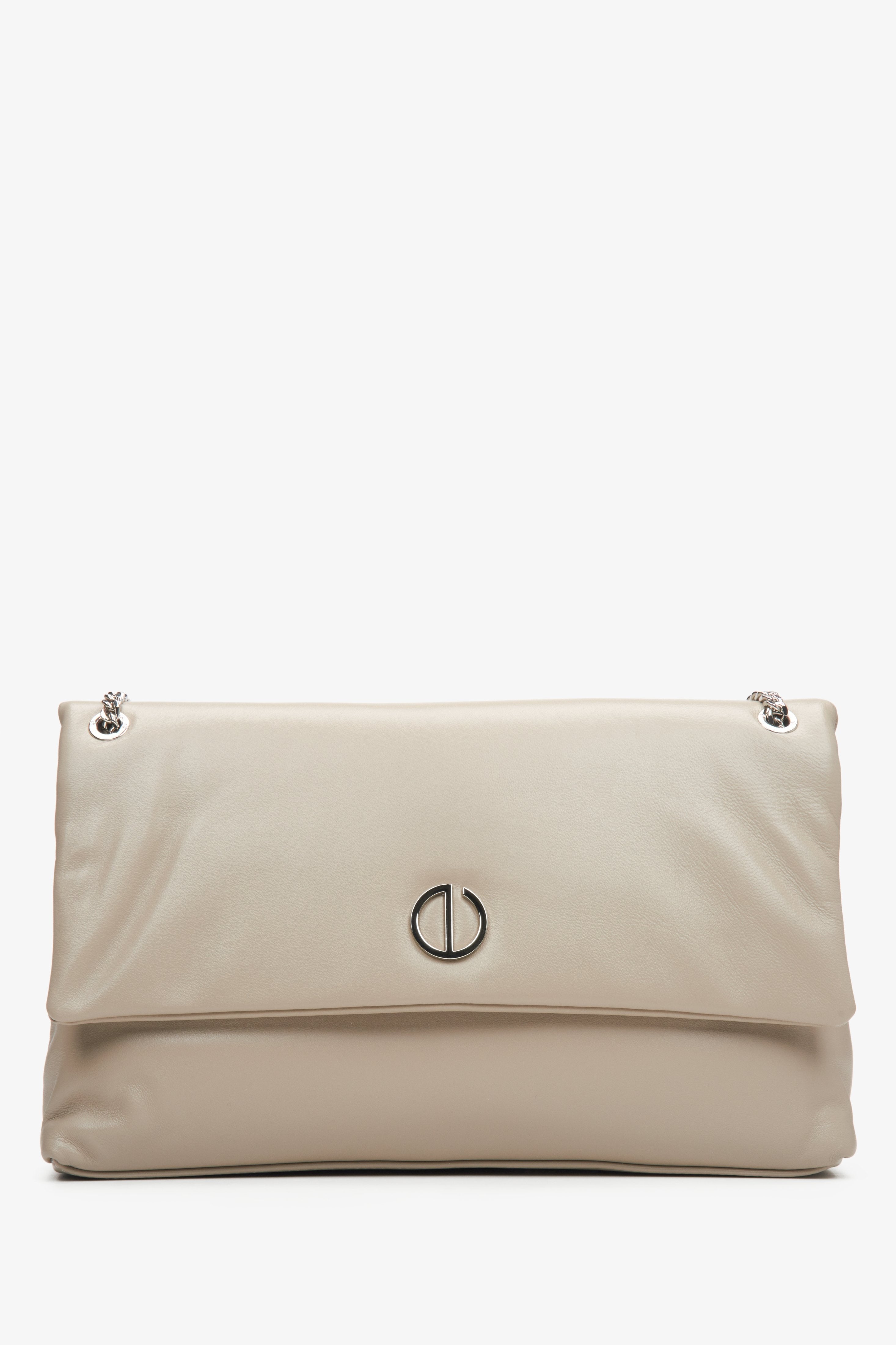 Beige-graue Damenhandtasche mit Kettenriemen Estro ER00114984.