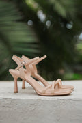 Filigrane beige Riemchen Sandaletten aus Leder mit Pfennigabsatz Estro ER00117201.