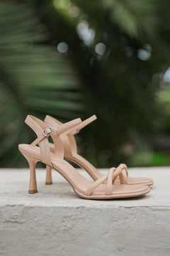 Filigrane beige Riemchen Sandaletten aus Leder mit Pfennigabsatz Estro ER00117201.