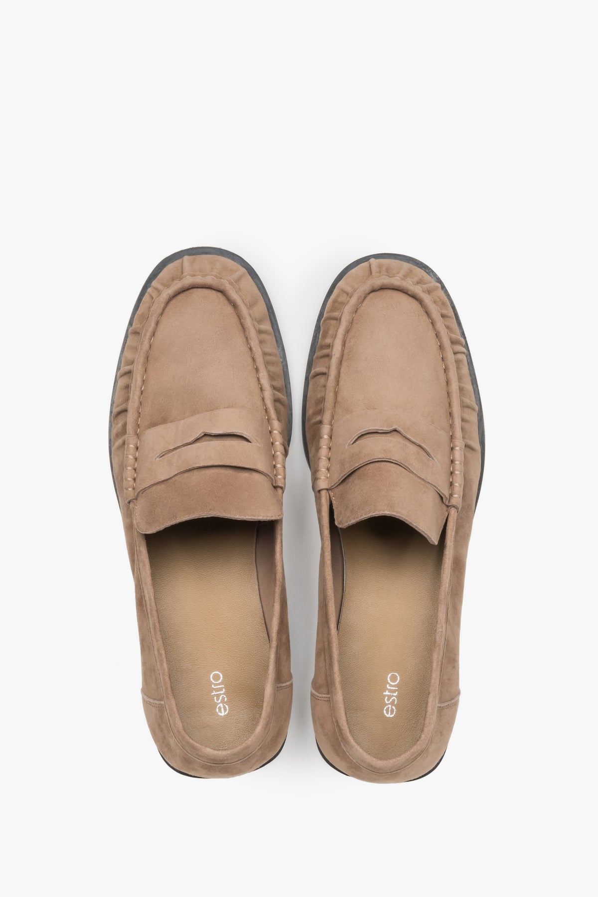 Draufsicht auf das Paar beigefarbener Echtleder-Loafer für Damen